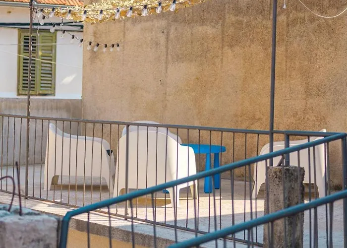 Hanna Mit Blick Auf Wasser By Interhome