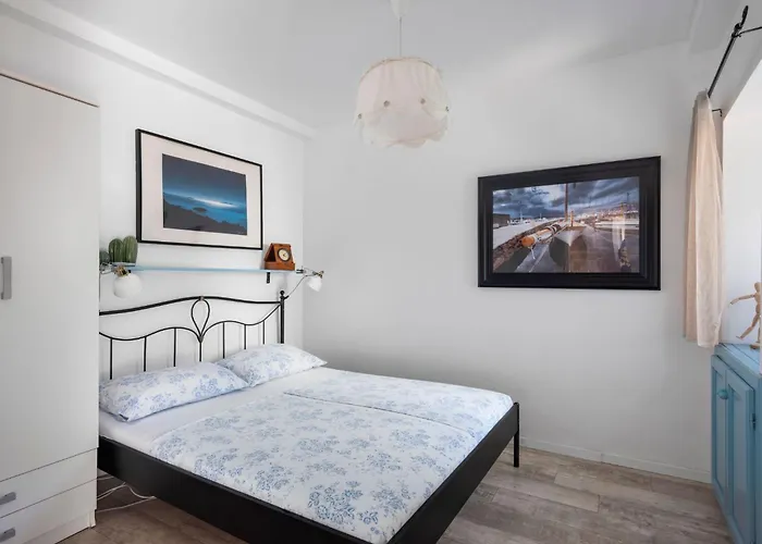 Hanna Mit Blick Auf Wasser By Interhome Murter