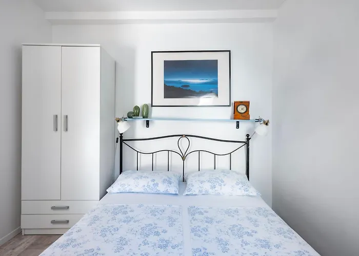 Holiday home Hanna Mit Blick Auf Wasser By Interhome *